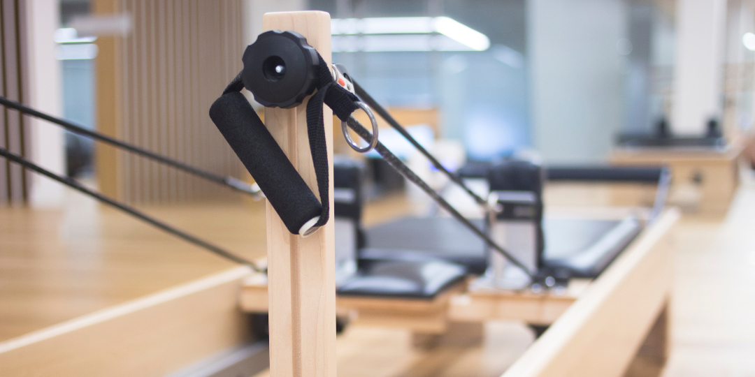 Guia para iniciantes em equipamentos de Pilates: do Reformer ao Cadillac e além