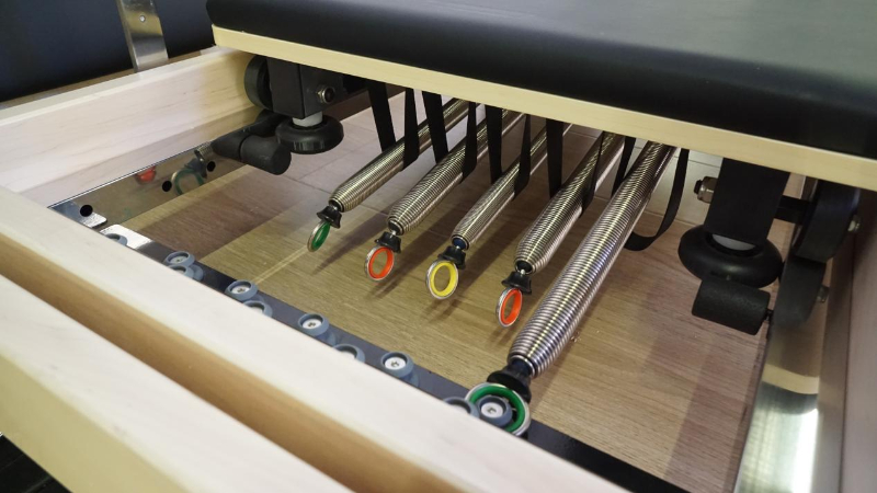MJD-W38A Máquina de treino de corpo inteiro dobrável para pés de aço resistente e reformador de Pilates