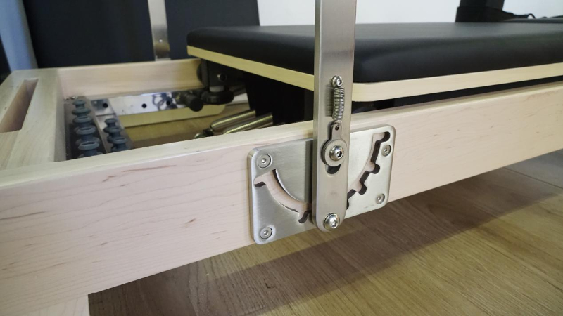MJD-W38A Máquina de treino de corpo inteiro dobrável para pés de aço resistente e reformador de Pilates